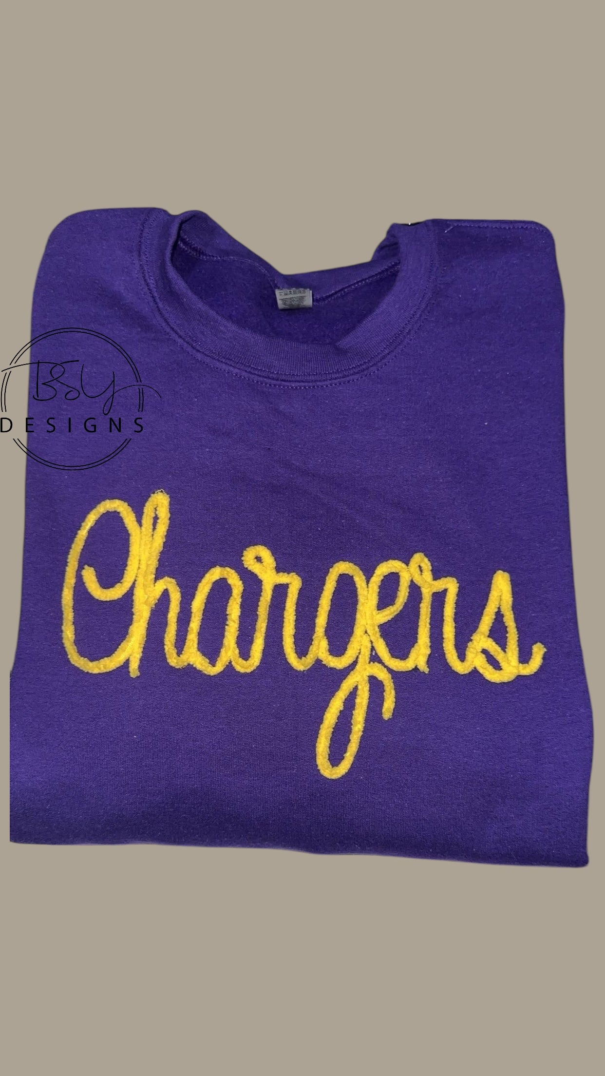 Chargers yarn embroidered crewneck