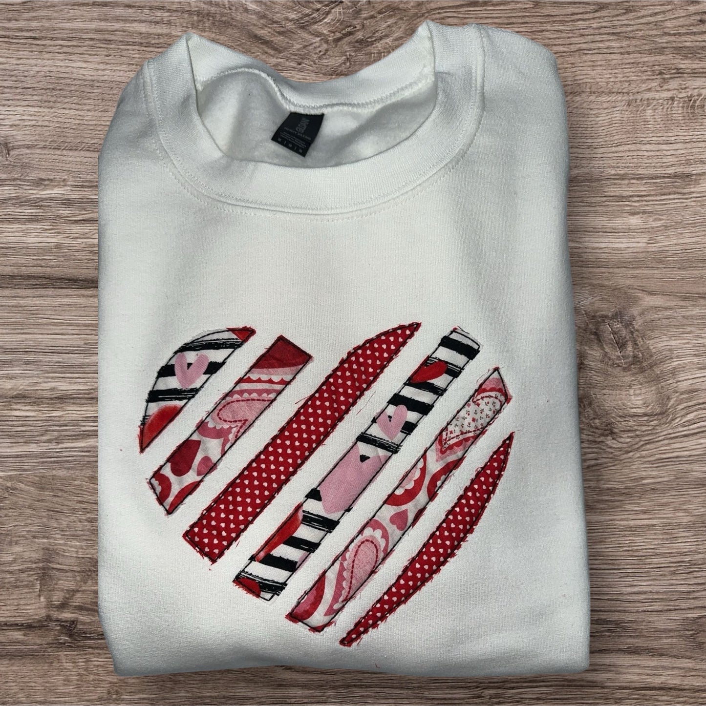 Heart applique embroidered crewneck sweatshirt